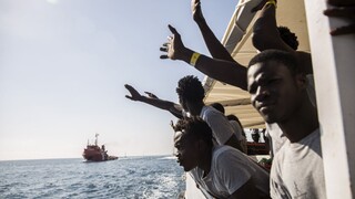 Taliansko Malta migranti loď 1140 px (SITA/AP)