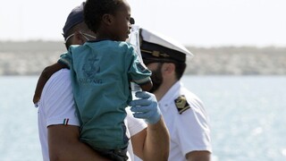 Stovky migrantov z lode si napokon rozdelí päť európskych krajín