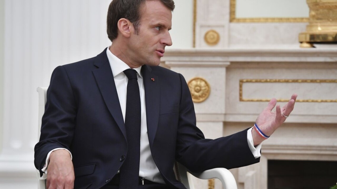 Macron kritizoval EÚ, reformu chce pred prijatím nových členov