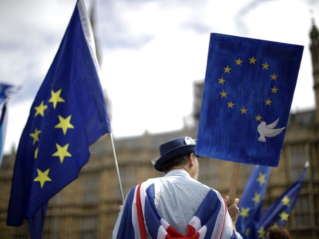 V hre sú rôzne scenáre. Brusel prezradil, ako sa pripravuje na brexit