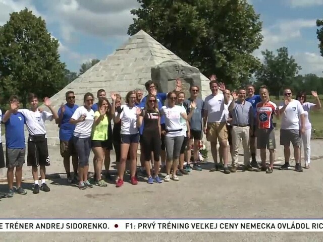Diplomati bicyklovali k mohyle Štefánika, uctili si jeho pamiatku