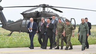 Gajdoš modernizuje rezort, vojakom odovzdal dva nové vrtuľníky