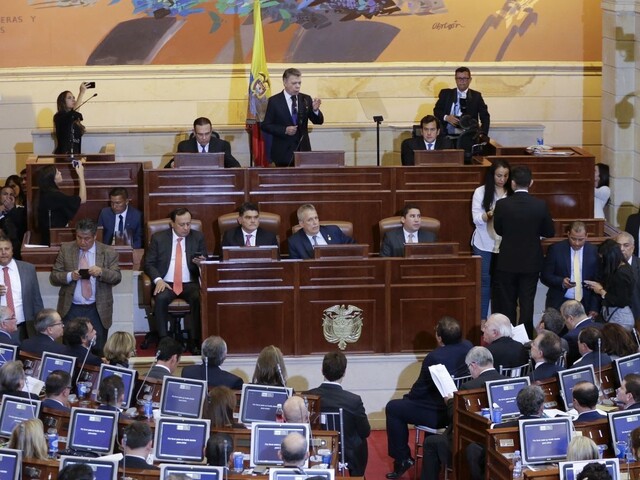 Kedysi povstalci, teraz politici. Poslanci z FARC zasadali v parlamente