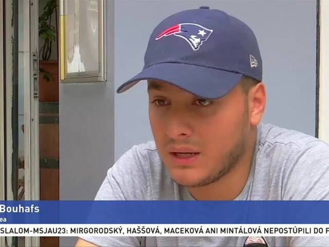 Policajtov, ktorí zverejnili video s Macronovým poradcom, vzali do väzby
