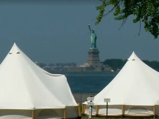 Stanovanie s výhľadom na New York / Milovníčka holubov v Central Parku