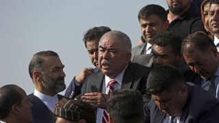 Afganský viceprezident priletel do vlasti, letiskom otriasol výbuch