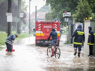 Veľký Meder sa spamätáva z kalamity, primátor kritizuje vodárne