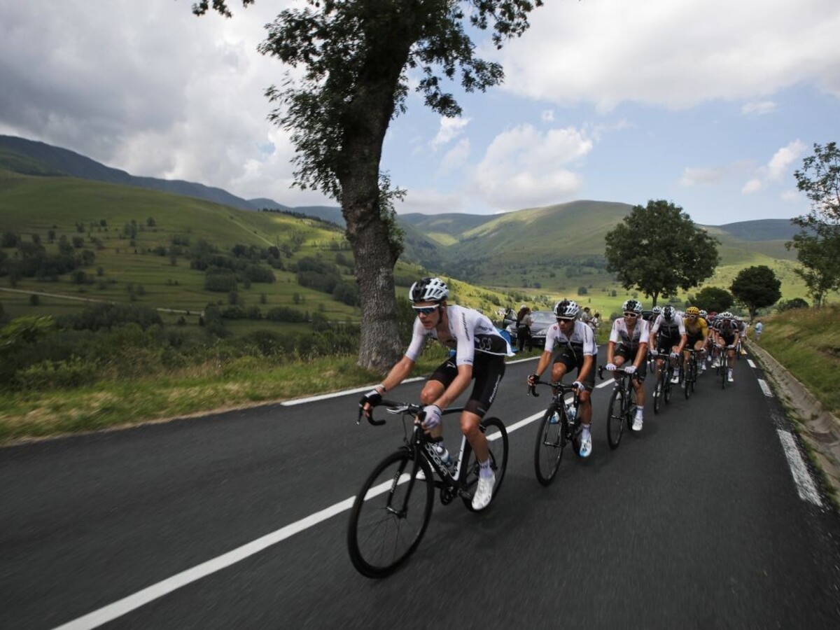 Horský šprint vyhral Quintana, Sagan pokračoval napriek pádu