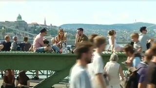 Most slobody zmenili na park pokoja / Aukcia predmetov z Disneylandu