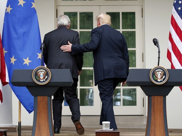Obchodná vojna medzi USA a EÚ sa odkladá, Čína má obavy