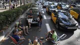 Doprava v Barcelone skolabovala, mesto blokujú nespokojní taxikári