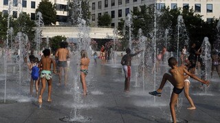 Vlna horúčav trápi Európu. Ľudia kolabujú, hrozia lesné požiare
