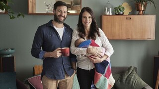 Novozélandská premiérka je opäť v úrade, o dcéru sa postará partner