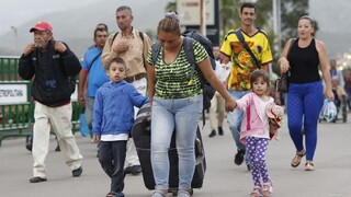 Kolumbia pomôže trpiacim Venezuelčanom, prichýli tisíce z nich