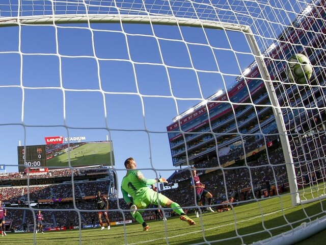 Škriniar bol pri výhre Interu, milánske AC zdolalo Barcelonu