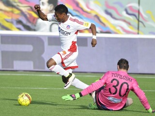 Witsel sa vracia na európsky trávnik, Kalou zase mieri Bordeaux