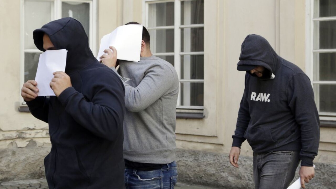 Cudzinci dobili pražského čašníka, vinia ich z pokusu o vraždu