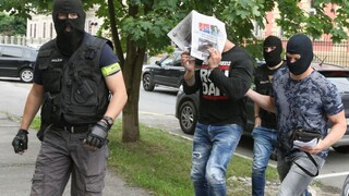 Firmu spájanú s veľkou nelegálnou skládkou vinia z podplácania