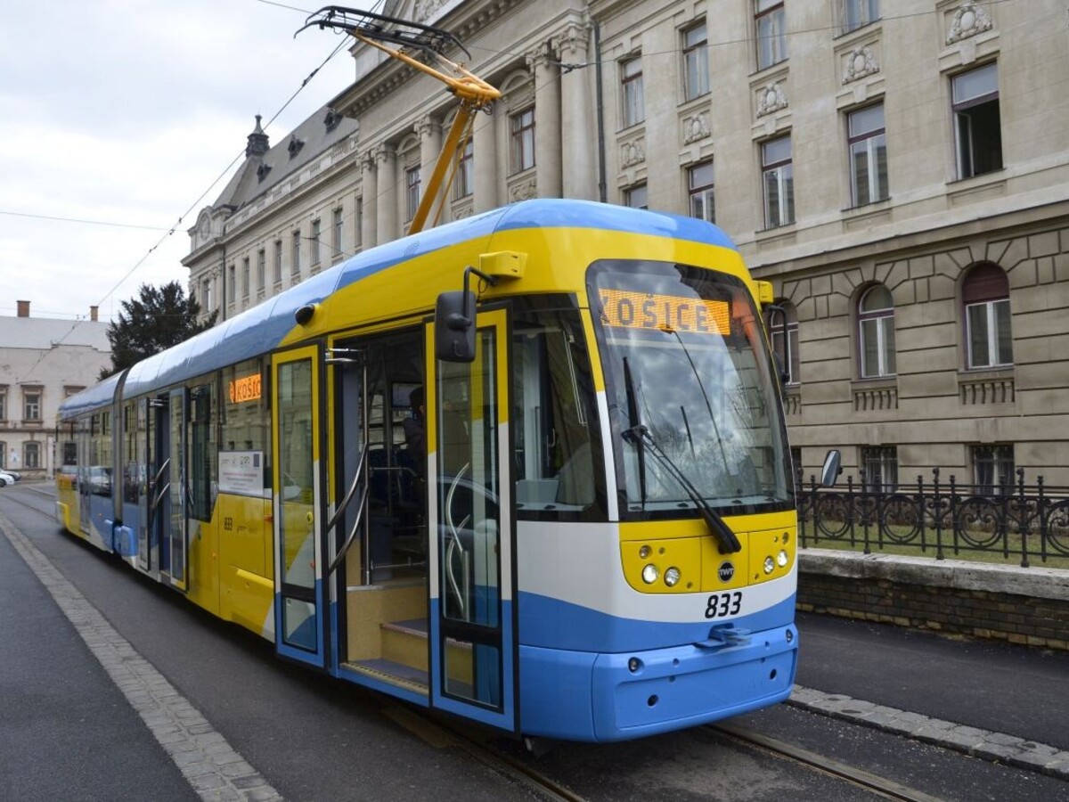električka košice 1140 px (SITA/Radoslav Maťaš)