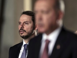 Turecká líra sa naďalej prepadá, prelomila nový rekord