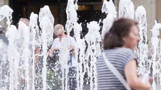 Horúčavy opäť udrú. Pite litre vody, radia odborníci