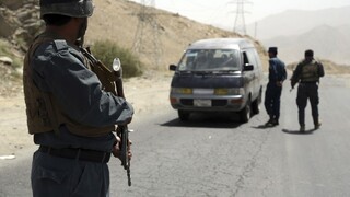 Horiace domy a mŕtve telá. Taliban chce ovládnuť afganské Ghazní