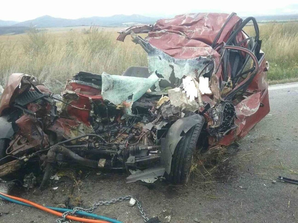 Chevrolet sa zrazil s nákladiakom, ženská posádka zahynula