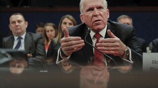 Trump bezprecedentným krokom odobral previerku exšéfovi CIA