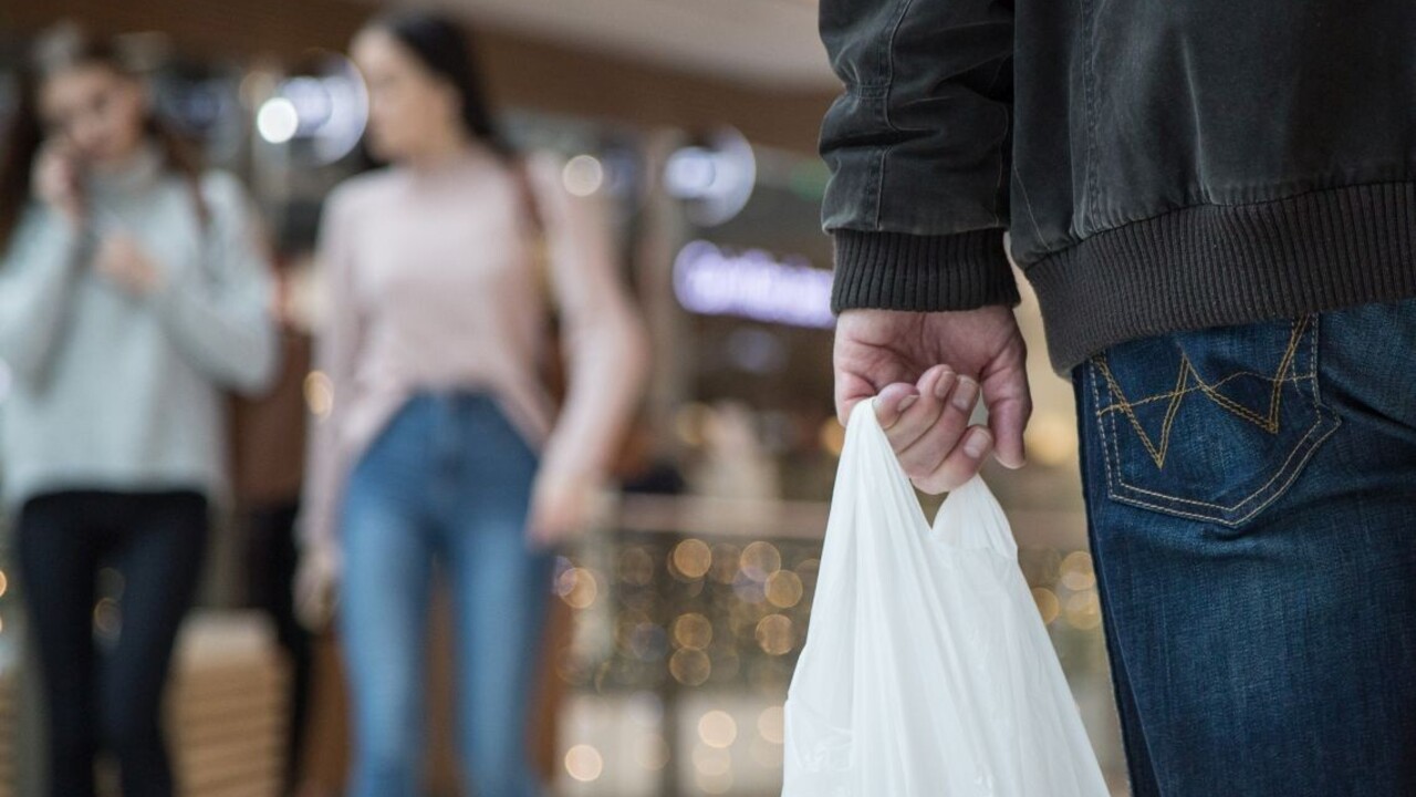 nákup nakupovanie obchody taška igelitka 1140 px (SITA/Branislav Bibel)