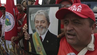 Bývalý prezident kandiduje z väzenia, podporili ho tisícky ľudí