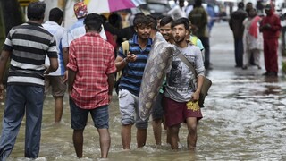 Indiu sužujú monzúnové dažde, spôsobili rozsiahle záplavy
