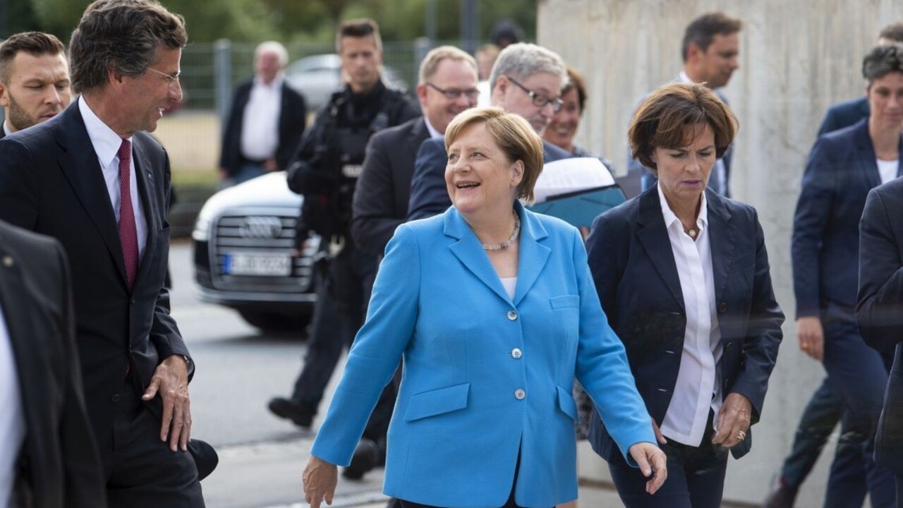 Vypadni, privítali Merkelovú demonštranti v Drážďanoch