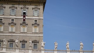 Zahanbenie a žiaľ, reaguje Vatikán na zneužívanie detí kňazmi v USA