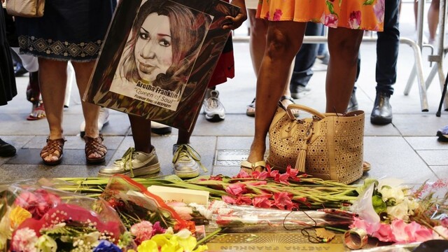 Jej hlas bol jedinečný. Franklinovej vzdávajú úctu po celom svete