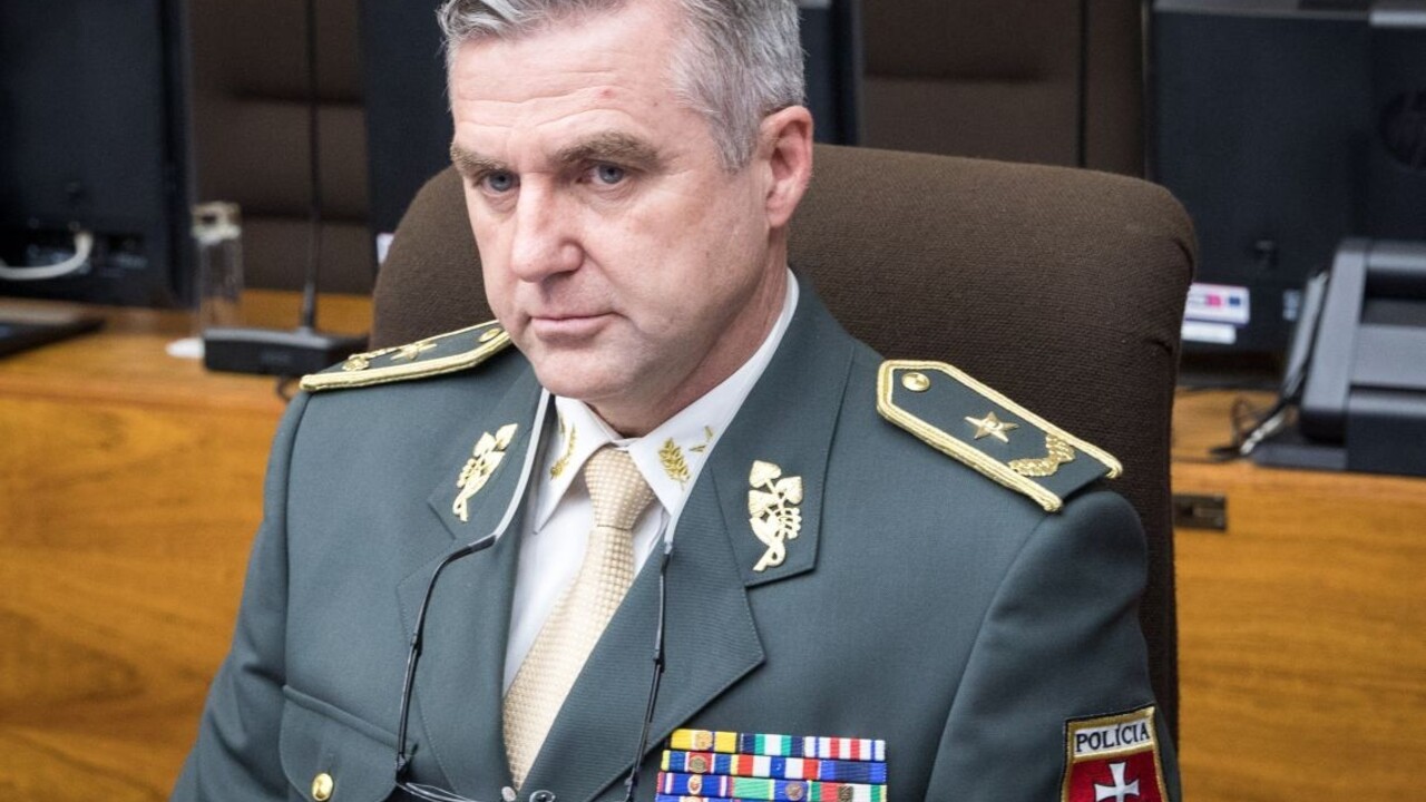 Bývalý šéf polície Gašpar nebude radiť iba ministerke Sakovej