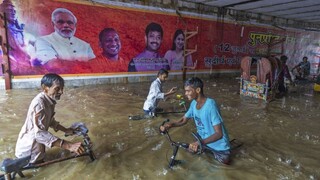 India bojuje s mohutnými záplavami, počet obetí prudko stúpa