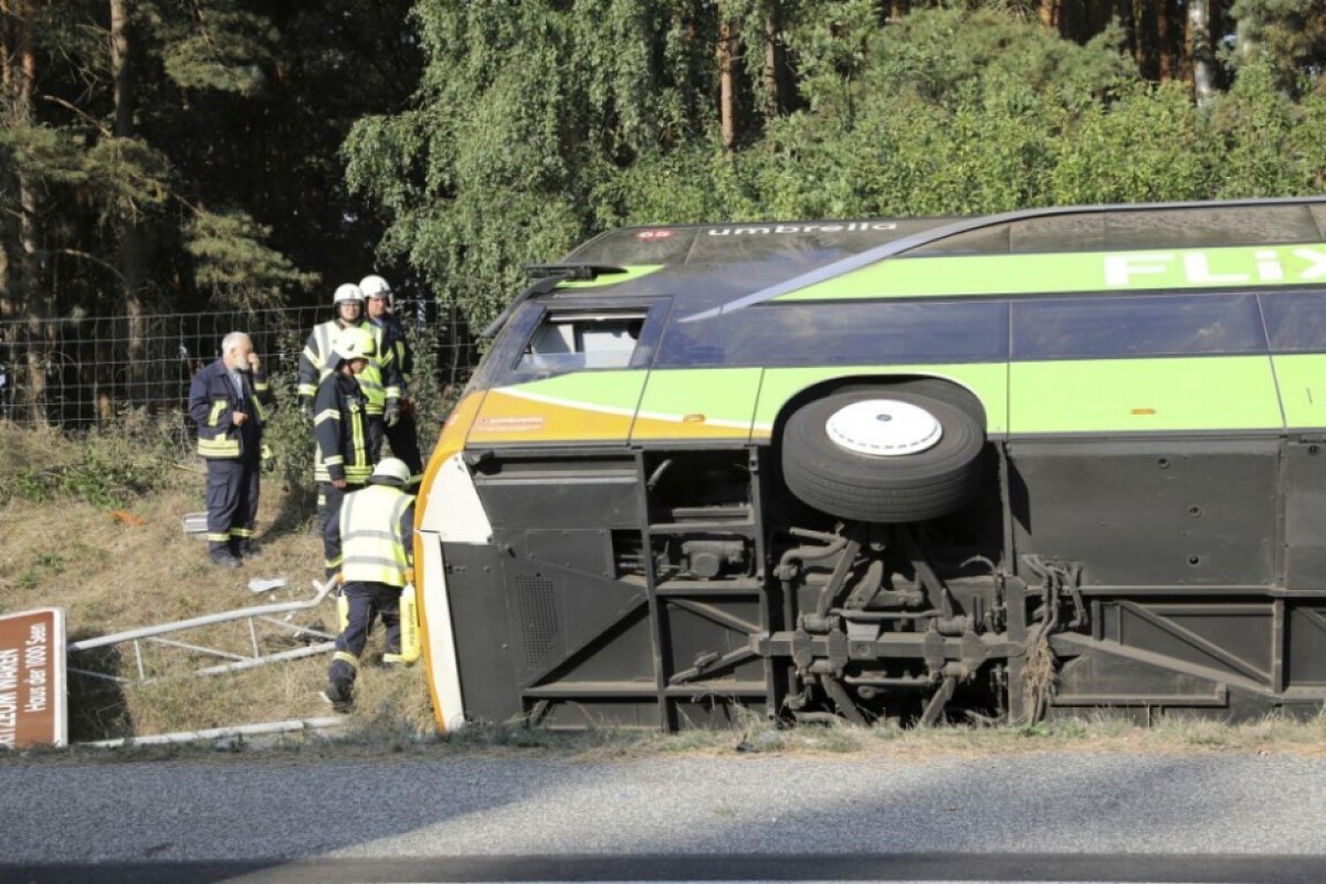 germany-bus-accident-76710-c46dd319f9274887975e93429e79b9f8_87935692.jpg