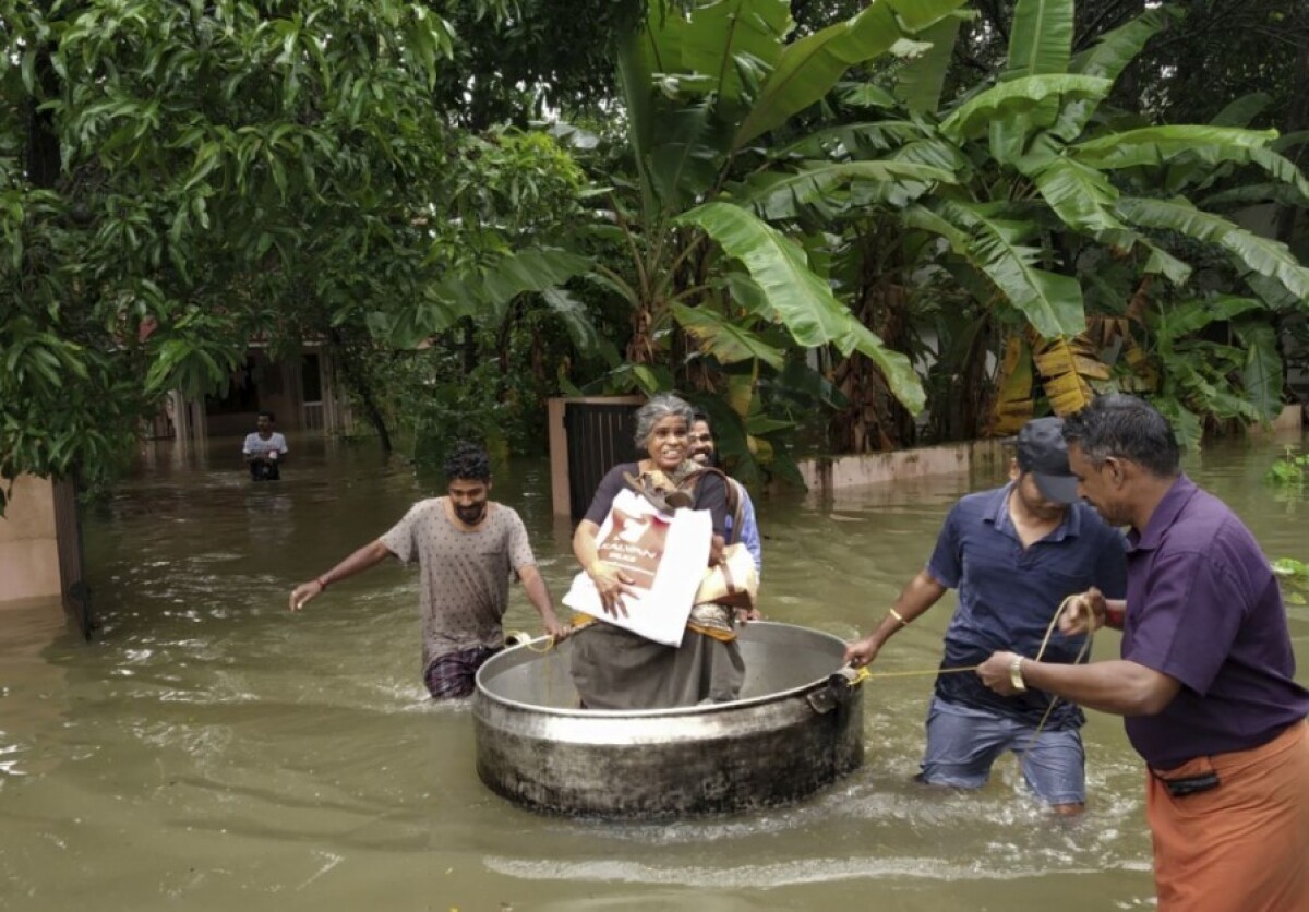 india-monsoon-flooding-43007-a4c85decdafc4733800955db94aa66a9_6e042750.jpg