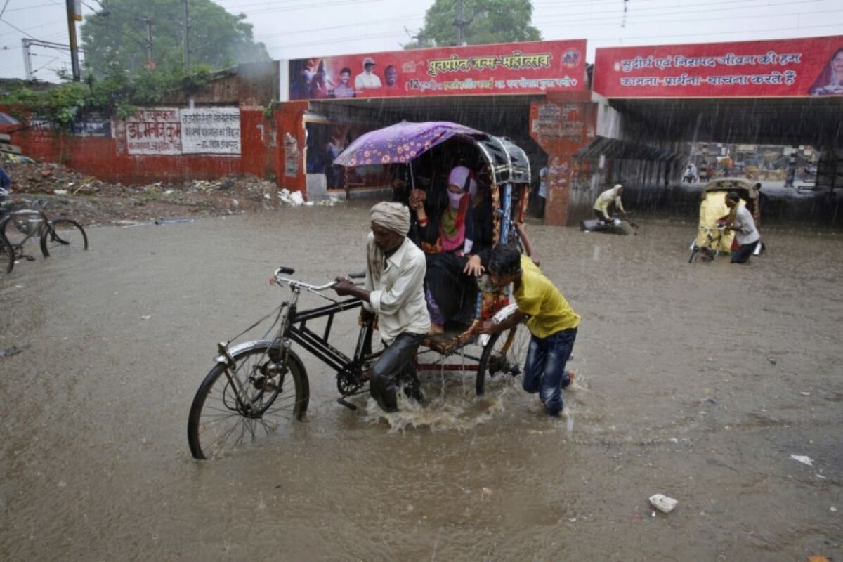 india-monsoon-flooding-38464-32d3da7a17b046c981a66077a8d48563_f06c19fd.jpg