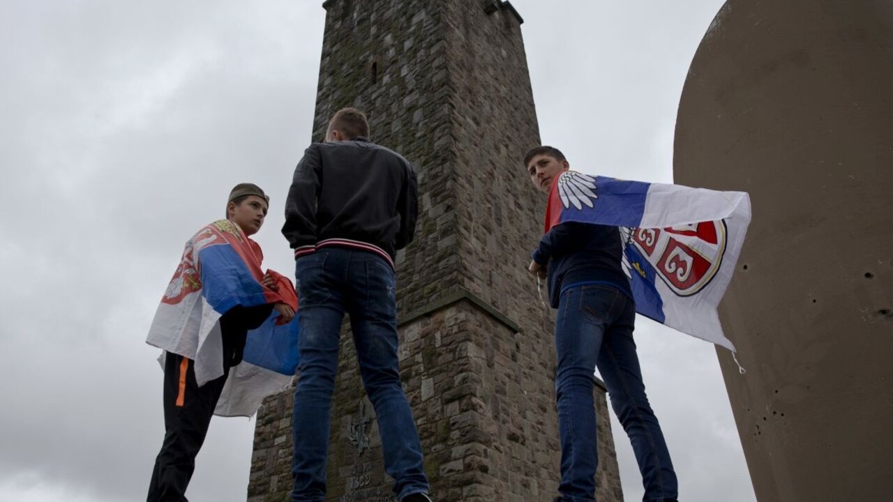 Srbi srbsko deti vlajka 1140 px (SITA/AP)