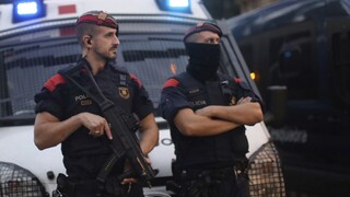 Na policajtov v Barcelone zaútočil ozbrojenec. Kričal Alláhu Akbar