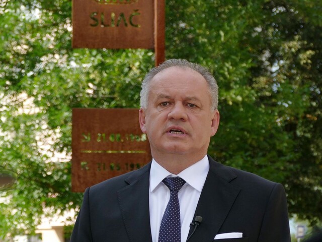 Kiska vyzval rodičov: Povedzte o tankoch a okupácii deťom