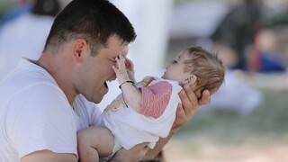 Otcovská dovolenka môže v budúcnosti zmenšiť rozdiely v platoch