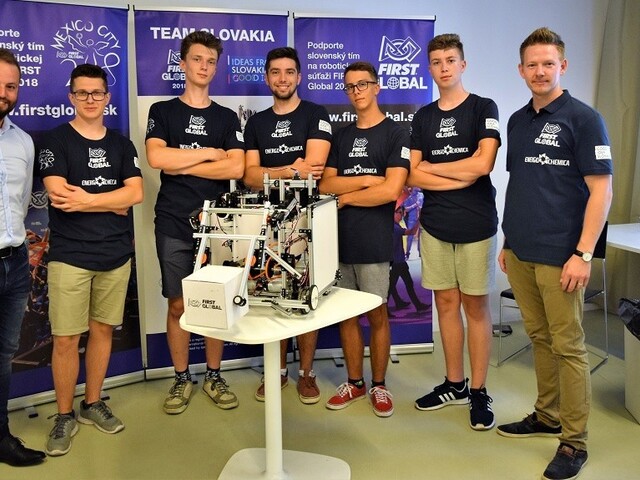Naši študenti získali prestížnu cenu na robotickej olympiáde v Mexiku