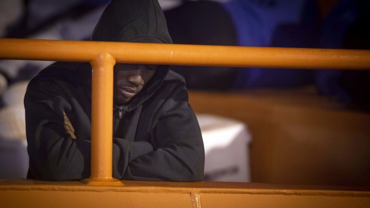 Utečenci prekonali priechod v Ceute, na políciu zaútočili kyselinou