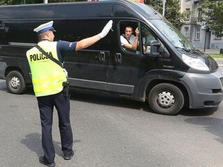 V Poľsku zadržali partiu Slovákov, prevádzali tucet Vietnamcov