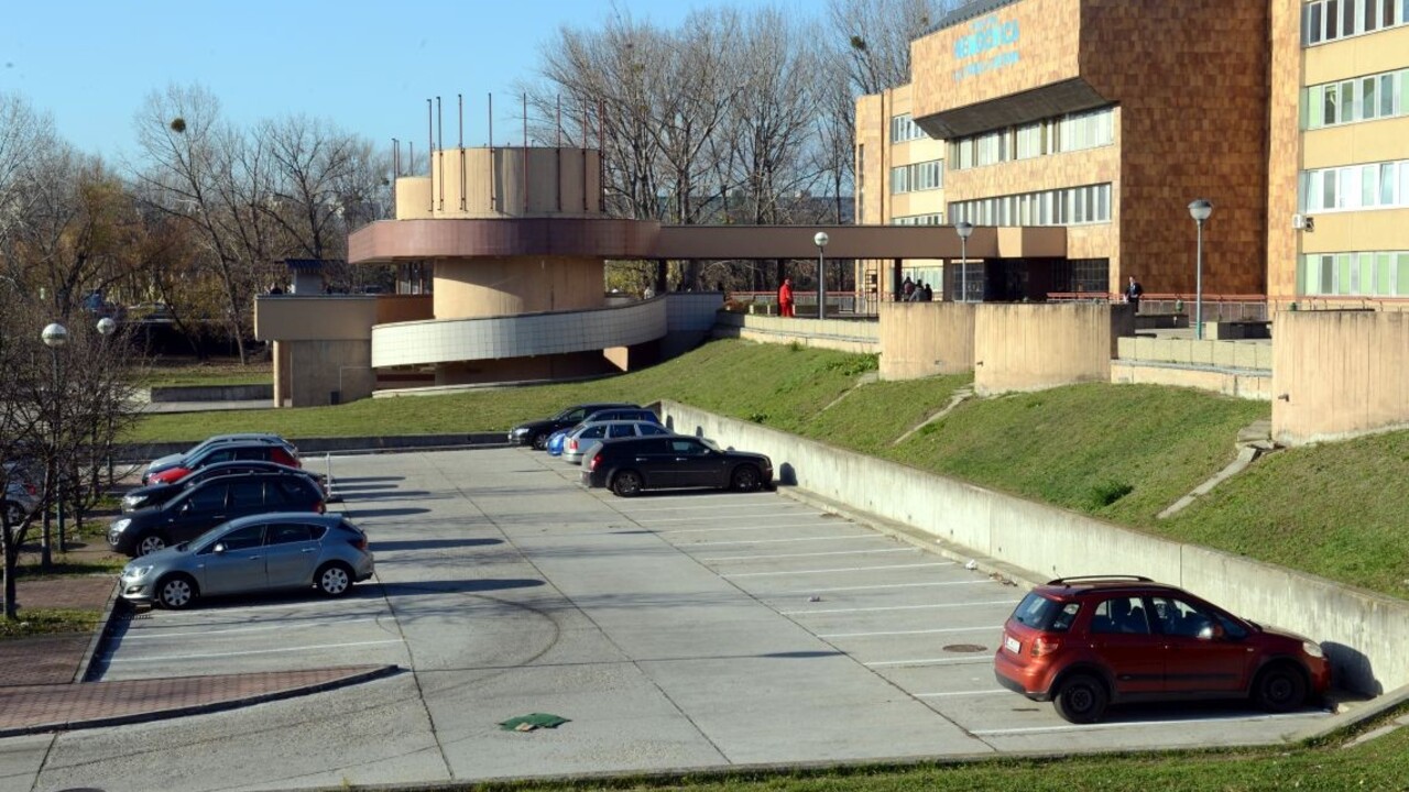 antolská nemocnica 1140 px (TASR/Štefan Puškáš)