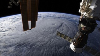 Havaj sa pripravuje na ničivý hurikán, vyhlásili stav ohrozenia