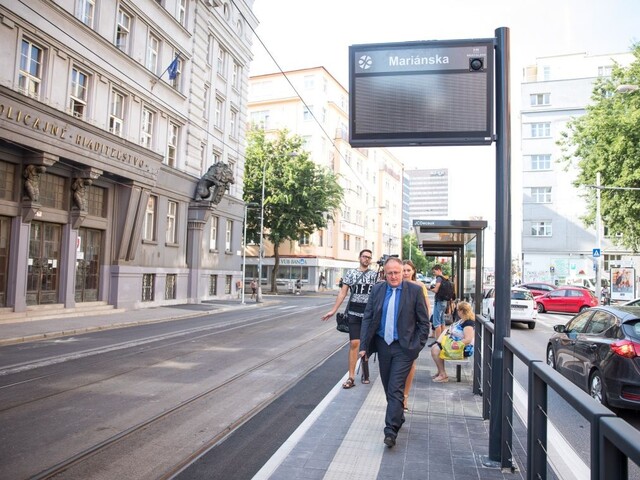 Bratislavčania sa môžu tešiť na nové prístrešky na zastávkach. Dopravca získal eurofondy vo výške dvoch miliónov eur