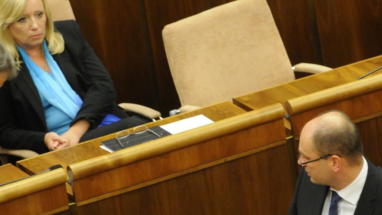 Gréci sú z najhoršieho von. Musela padnúť Radičovej vláda?